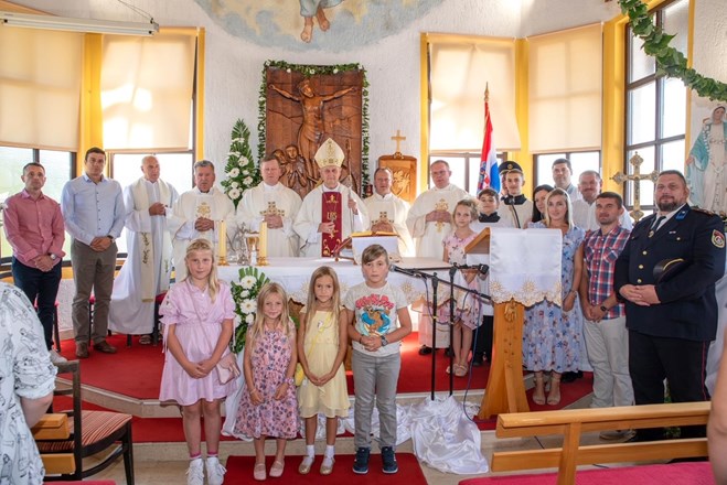Svečana proslava 30. obljetnice blagoslova kapele Uzvišenja Sv. Križa Lužanu Biškupečkom 
